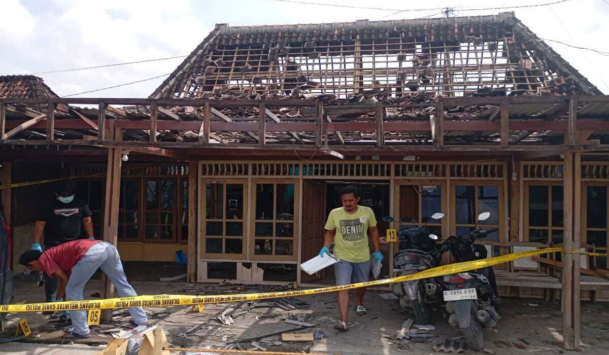 Polisi Amankan Bahan Kimia Usai Ledakan di Pabrik Petasan